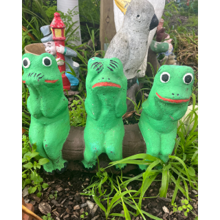 Green Frog Trio Garden Statue