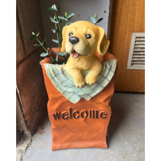 Labrador Welcome Garden Statue